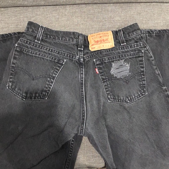 Vintage custom distressed Levi’s 560 loose fit tapered leg in black - Picture 4 of 6
